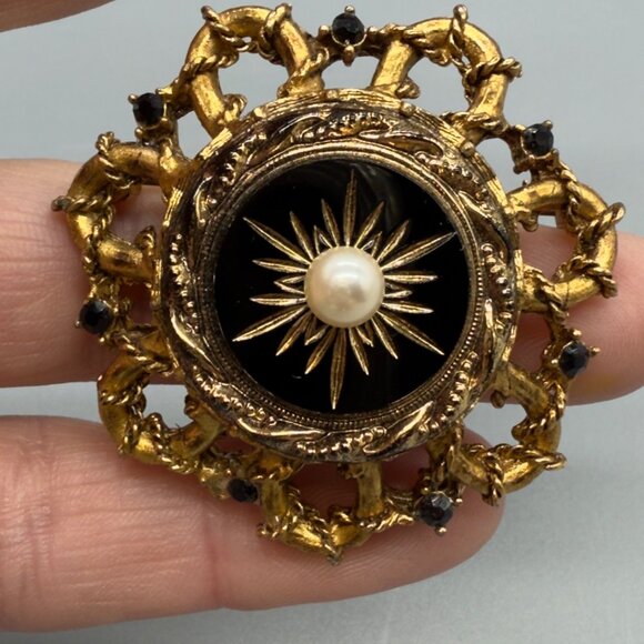 Vintage LJM Etruscan Black Glass Brooch Gold Tone Revival - Picture 8 of 11